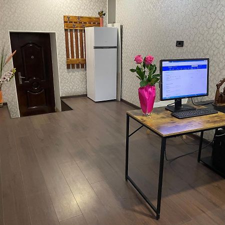 N 1 Hostel Yerevan Bagian luar foto