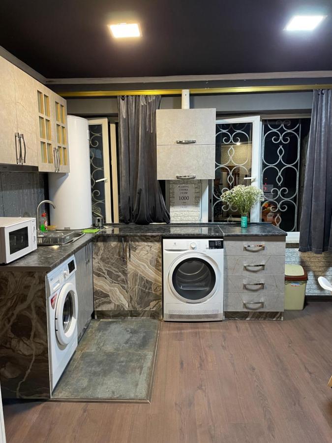 N 1 Hostel Yerevan Bagian luar foto