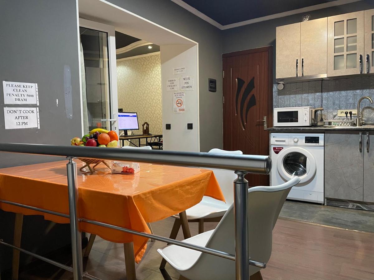 N 1 Hostel Yerevan Bagian luar foto